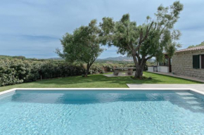 VILLA CON PISCINA NELLE COLLINE DELLA GALLURA